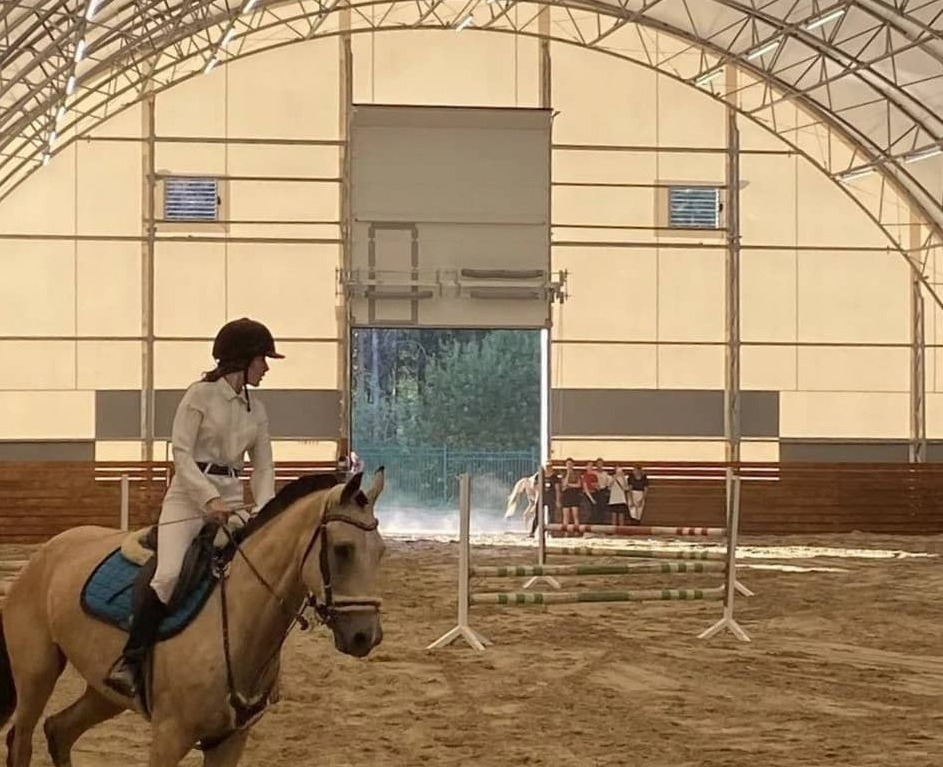 Конноспортивный манеж